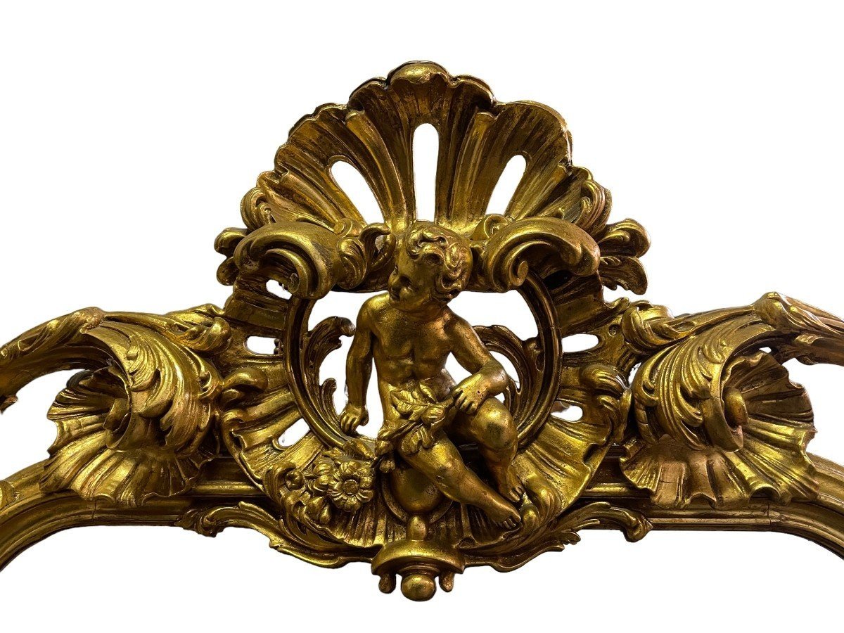 Large Louis XV style mirror with putti in gilded wood / stucco 19th century. Decorated with beautiful ornaments and at the top with a large putti. Dimensions: Height : 224 cm Width : 114 cm Decorative mirror in very good condition from around 1900