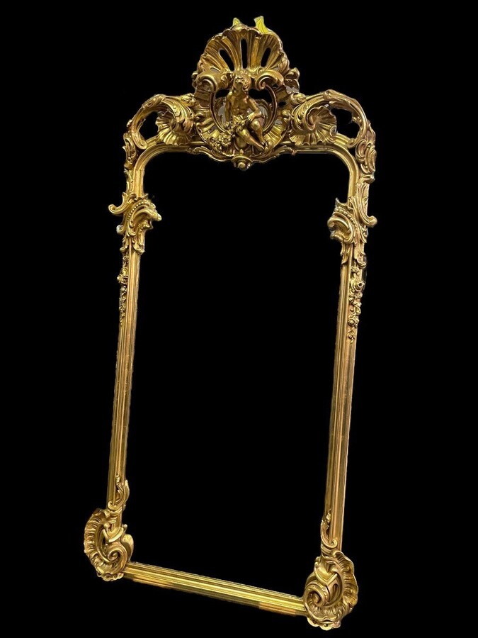 Large Louis XV style mirror with putti in gilded wood / stucco 19th century. Decorated with beautiful ornaments and at the top with a large putti. Dimensions: Height : 224 cm Width : 114 cm Decorative mirror in very good condition from around 1900