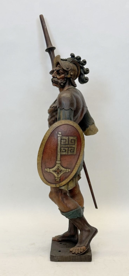 Large polychrome oak sculpture of a soldier/warrior late 19th century   Very decorative and detailed carving of a warrior with shield and spear. In very good condition. Dimensions : Height : 109 / 134 cm  Width : 49 cm Depth : 39 cm Foot : 26 x 21,5 cm Be