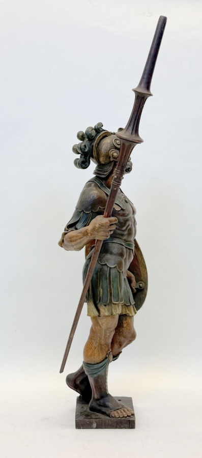 Large polychrome oak sculpture of a soldier/warrior late 19th century   Very decorative and detailed carving of a warrior with shield and spear. In very good condition. Dimensions : Height : 109 / 134 cm  Width : 49 cm Depth : 39 cm Foot : 26 x 21,5 cm Be