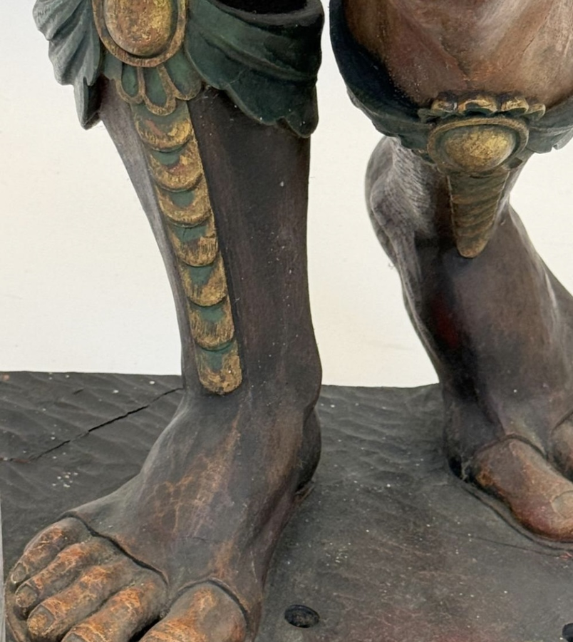 Large polychrome oak sculpture of a soldier/warrior late 19th century   Very decorative and detailed carving of a warrior with shield and spear. In very good condition. Dimensions : Height : 109 / 134 cm  Width : 49 cm Depth : 39 cm Foot : 26 x 21,5 cm Be