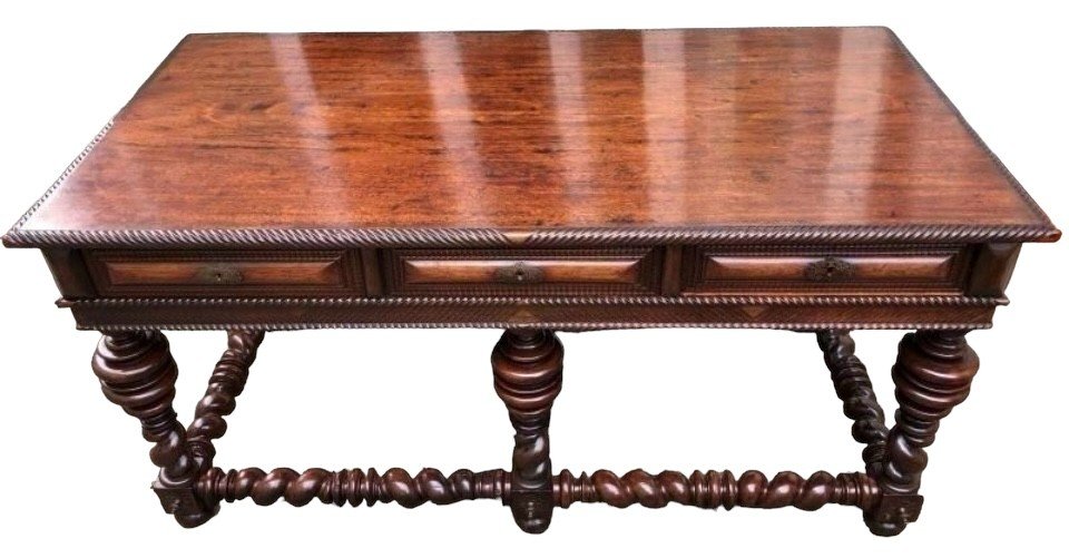 Large Portuguese centre table with 6 legs 18th century. Very decorative table with a beautiful patina on 6 legs with 3 drawers and a finish on all sides and decorated with bronze ornaments underneath.