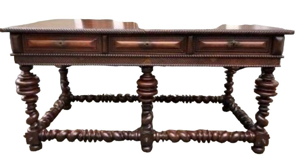 Large Portuguese centre table with 6 legs 18th century. Very decorative table with a beautiful patina on 6 legs with 3 drawers and a finish on all sides and decorated with bronze ornaments underneath.