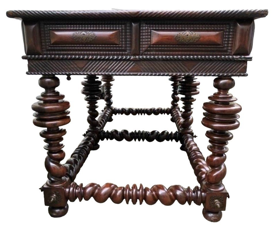 Large Portuguese centre table with 6 legs 18th century. Very decorative table with a beautiful patina on 6 legs with 3 drawers and a finish on all sides and decorated with bronze ornaments underneath.