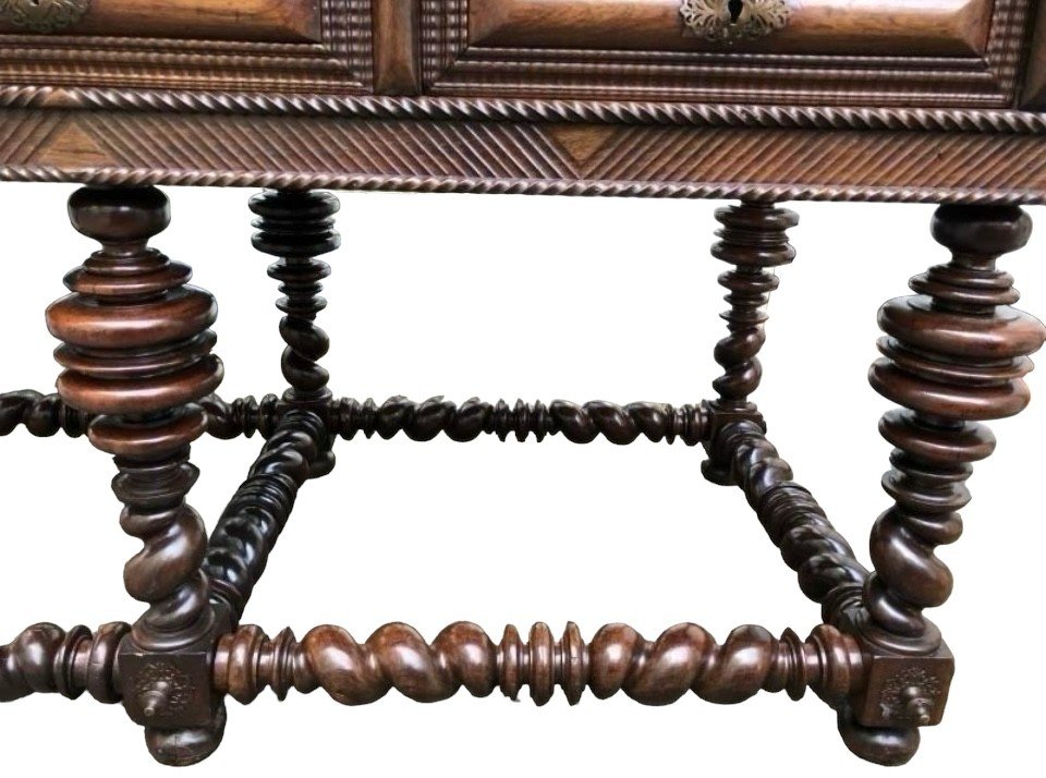 Large Portuguese centre table with 6 legs 18th century. Very decorative table with a beautiful patina on 6 legs with 3 drawers and a finish on all sides and decorated with bronze ornaments underneath.