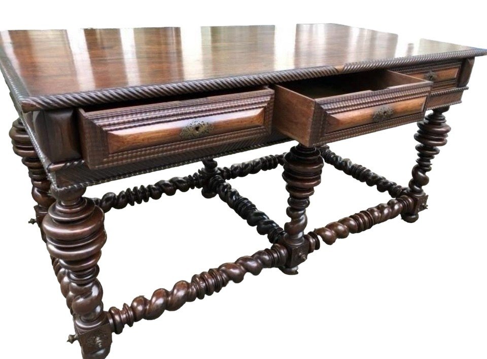 Large Portuguese centre table with 6 legs 18th century. Very decorative table with a beautiful patina on 6 legs with 3 drawers and a finish on all sides and decorated with bronze ornaments underneath.