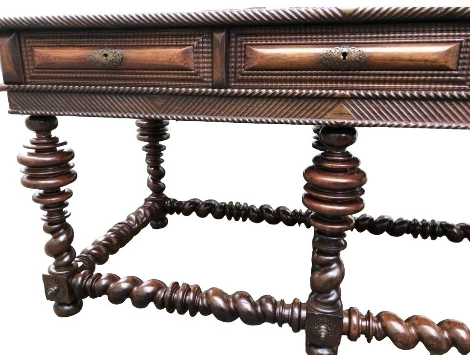 Large Portuguese centre table with 6 legs 18th century. Very decorative table with a beautiful patina on 6 legs with 3 drawers and a finish on all sides and decorated with bronze ornaments underneath.