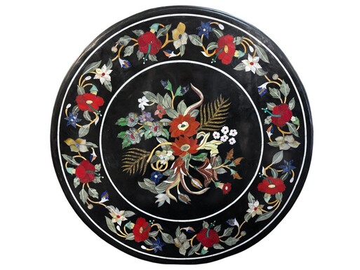 Large round table top in Italian pietra dura with floral design, 20th century. Decorative marble top with beautiful colours in very good condition. Diameter: 91.8 cm