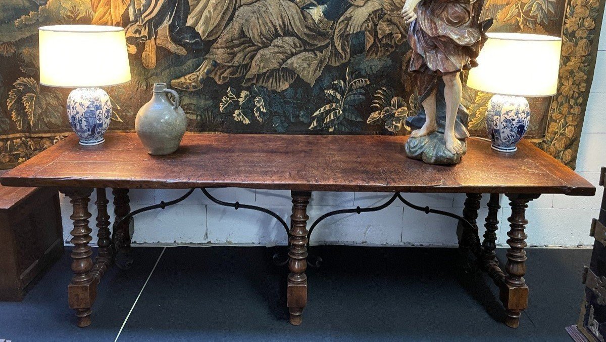 Large Spanish 6-legged walnut table 17th century Nice solid table with 6 legs, 2 connecting irons and a thick walnut top with a beautiful patina. Dimensions : Width : 266 cm Height : 76 cm Depth : 73 cm Thickness top : 4 cm Exceptional Spanish table