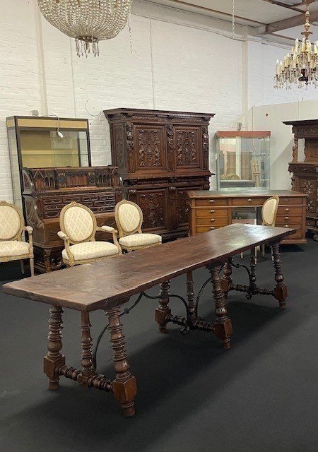 Large Spanish 6-legged walnut table 17th century Nice solid table with 6 legs, 2 connecting irons and a thick walnut top with a beautiful patina. Dimensions : Width : 266 cm Height : 76 cm Depth : 73 cm Thickness top : 4 cm Exceptional Spanish table