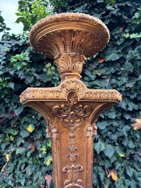 Large Torchère style Regence in gilt wood 19th century. Decorative torchère with openwork stem , decorated with ornaments , scrolls and tassels standing on 3 large scrolled legs. Dimensions : Height : 166 cm Width : 62 cm Depth : 56 cm 