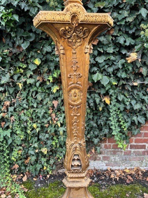 Large Torchère style Regence in gilt wood 19th century. Decorative torchère with openwork stem , decorated with ornaments , scrolls and tassels standing on 3 large scrolled legs. Dimensions : Height : 166 cm Width : 62 cm Depth : 56 cm 