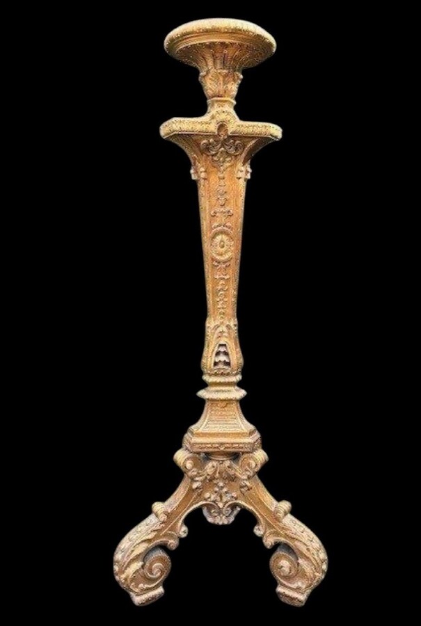 Large Torchère style Regence in gilt wood 19th century. Decorative torchère with openwork stem , decorated with ornaments , scrolls and tassels standing on 3 large scrolled legs. Dimensions : Height : 166 cm Width : 62 cm Depth : 56 cm