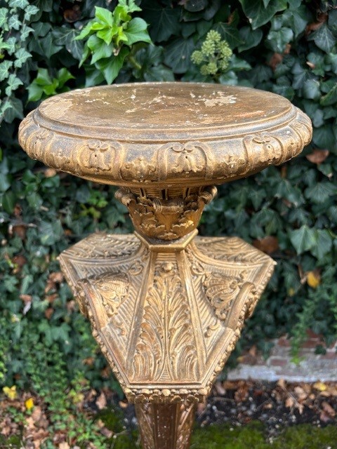 Large Torchère style Regence in gilt wood 19th century. Decorative torchère with openwork stem , decorated with ornaments , scrolls and tassels standing on 3 large scrolled legs.  Dimensions : Height : 166 cm Width : 62 cm Depth : 56 cm Torchère in good c