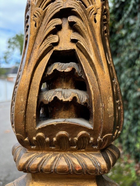 Large Torchère style Regence in gilt wood 19th century. Decorative torchère with openwork stem , decorated with ornaments , scrolls and tassels standing on 3 large scrolled legs.  Dimensions : Height : 166 cm Width : 62 cm Depth : 56 cm Torchère in good c