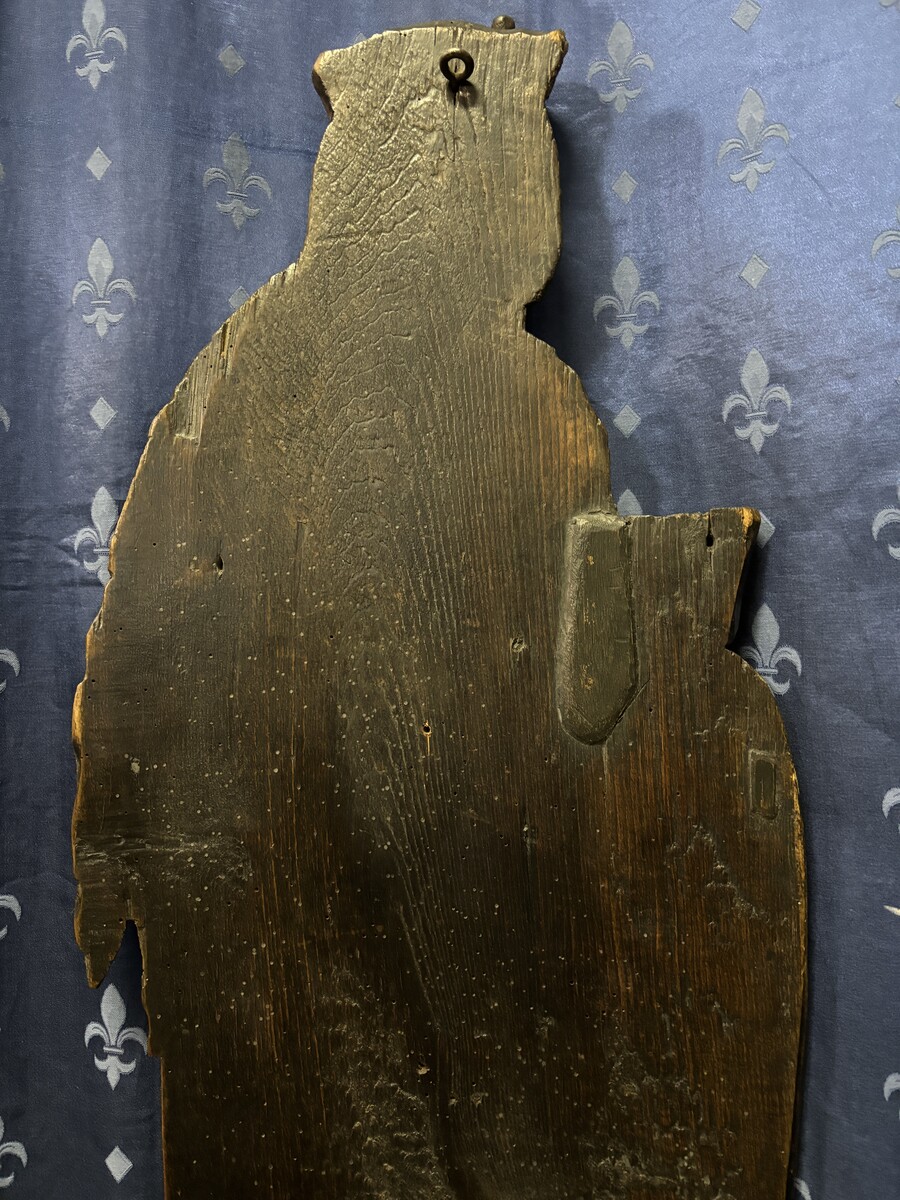 Large wooden bas-relief of Saint Barbara, 17th century. Special bas-relief in limewood depicting Saint Barbara with a chalice. Dimensions: Height: 105 cm Width : 35 cm Depth : 7 cm In good condition with normal signs of use, early 17th century.