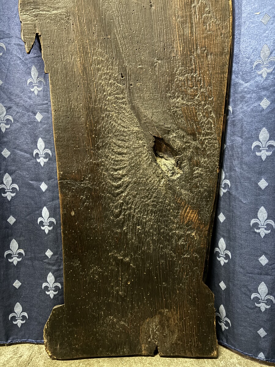 Large wooden bas-relief of Saint Barbara, 17th century. Special bas-relief in limewood depicting Saint Barbara with a chalice. Dimensions: Height: 105 cm Width : 35 cm Depth : 7 cm In good condition with normal signs of use, early 17th century.