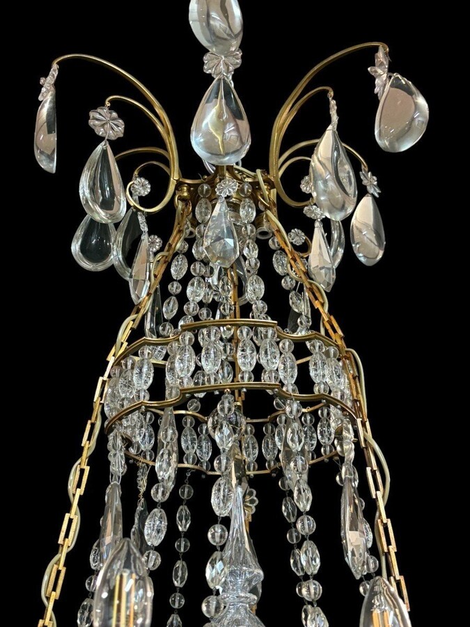 Nice Large Chandelier In Bronze And Crystal Late 19th Century. The Chandelier Has 10 Light Points On The Outer Rim And 6 Light Points Inside. Wiring Has Been Renewed And Is Therefore In Good Condition.