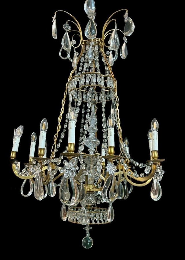 Nice Large Chandelier In Bronze And Crystal Late 19th Century. The Chandelier Has 10 Light Points On The Outer Rim And 6 Light Points Inside. Wiring Has Been Renewed And Is Therefore In Good Condition.