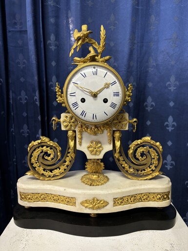 Nice Louis XVI style clock in marble and gilt bronze 18th century Elegant mantel clock decorated with gilt bronze ornaments, women's heads, birds, foliage and its original sundial. Minor old restoration to the marble base. Dimensions : Height: 41 cm Width