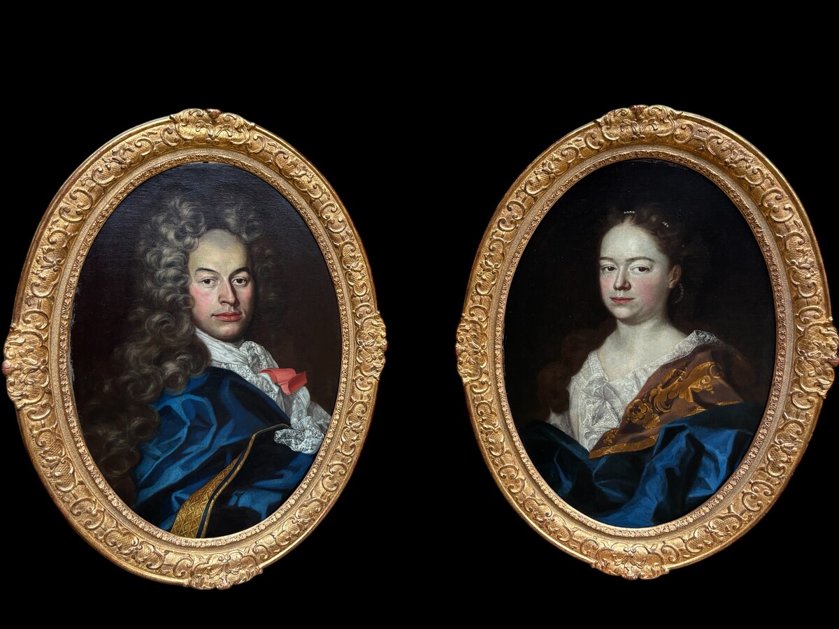 Pair of 18th century ‘Noble’ Oval Portrait Paintings. Oil on canvas paintings already restored with lining.  Contemporary 20th century carved and gilded wood frames. Pair of very decorative paintings.