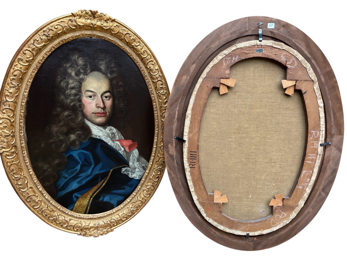 Pair of 18th century ‘Noble’ Oval Portrait Paintings. Oil on canvas paintings already restored with lining.  Contemporary 20th century carved and gilded wood frames. Pair of very decorative paintings.