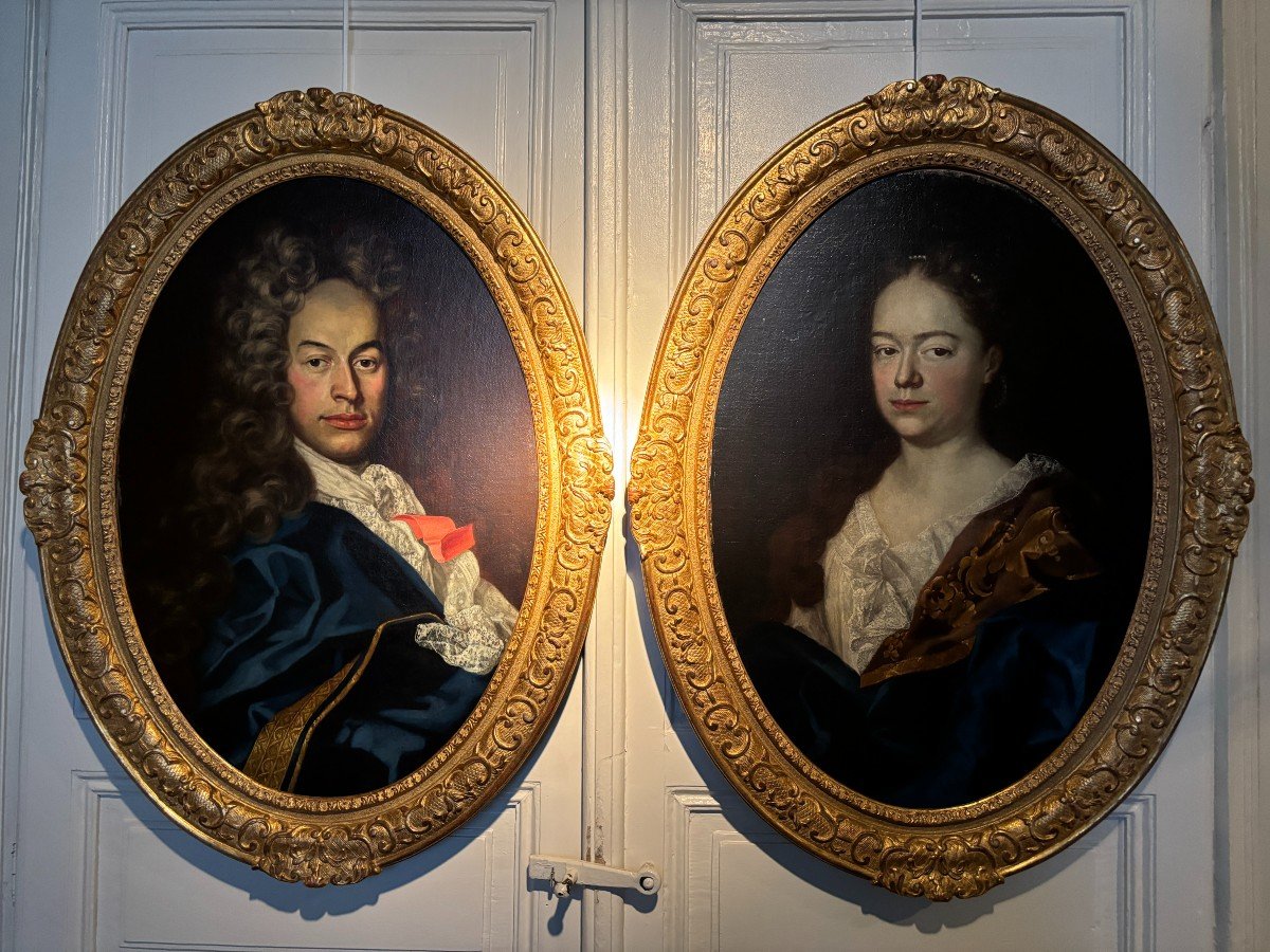 Pair of 18th century ‘Noble’ Oval Portrait Paintings. Oil on canvas paintings already restored with lining. Contemporary 20th century carved and gilded wood frames. Pair of very decorative paintings.