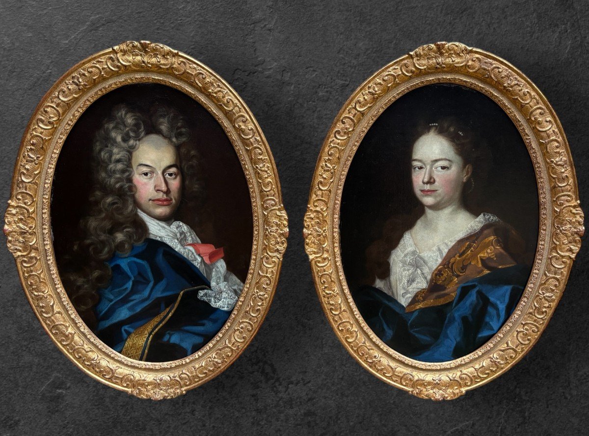 Pair of 18th century ‘Noble’ Oval Portrait Paintings. Oil on canvas paintings already restored with lining. Contemporary 20th century carved and gilded wood frames. Pair of very decorative paintings.