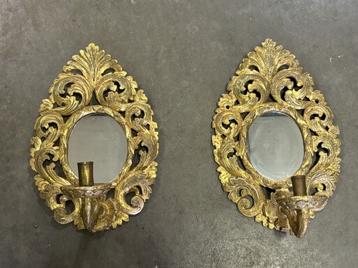 Pair of 19th century gilded wood wall lights with mirror. Pair of decorative sconces in carved wood for candles. Dimensions:  Height : 41 cm Width : 27 cm Depth : 21 cm Both in very good condition, 19th century.