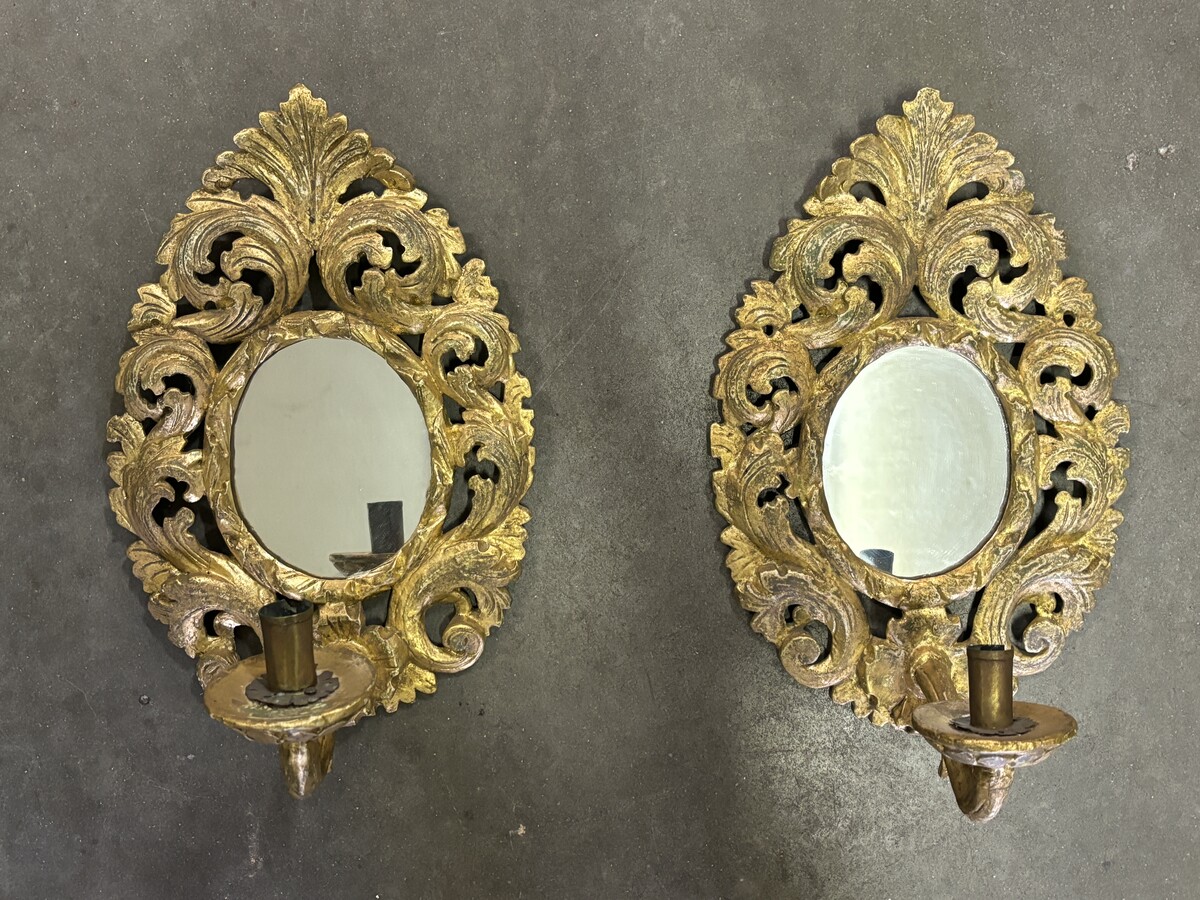 Pair of 19th century gilded wood wall lights with mirror. Pair of decorative sconces in carved wood for candles. Dimensions:  Height : 41 cm Width : 27 cm Depth : 21 cm Both in very good condition, 19th century.