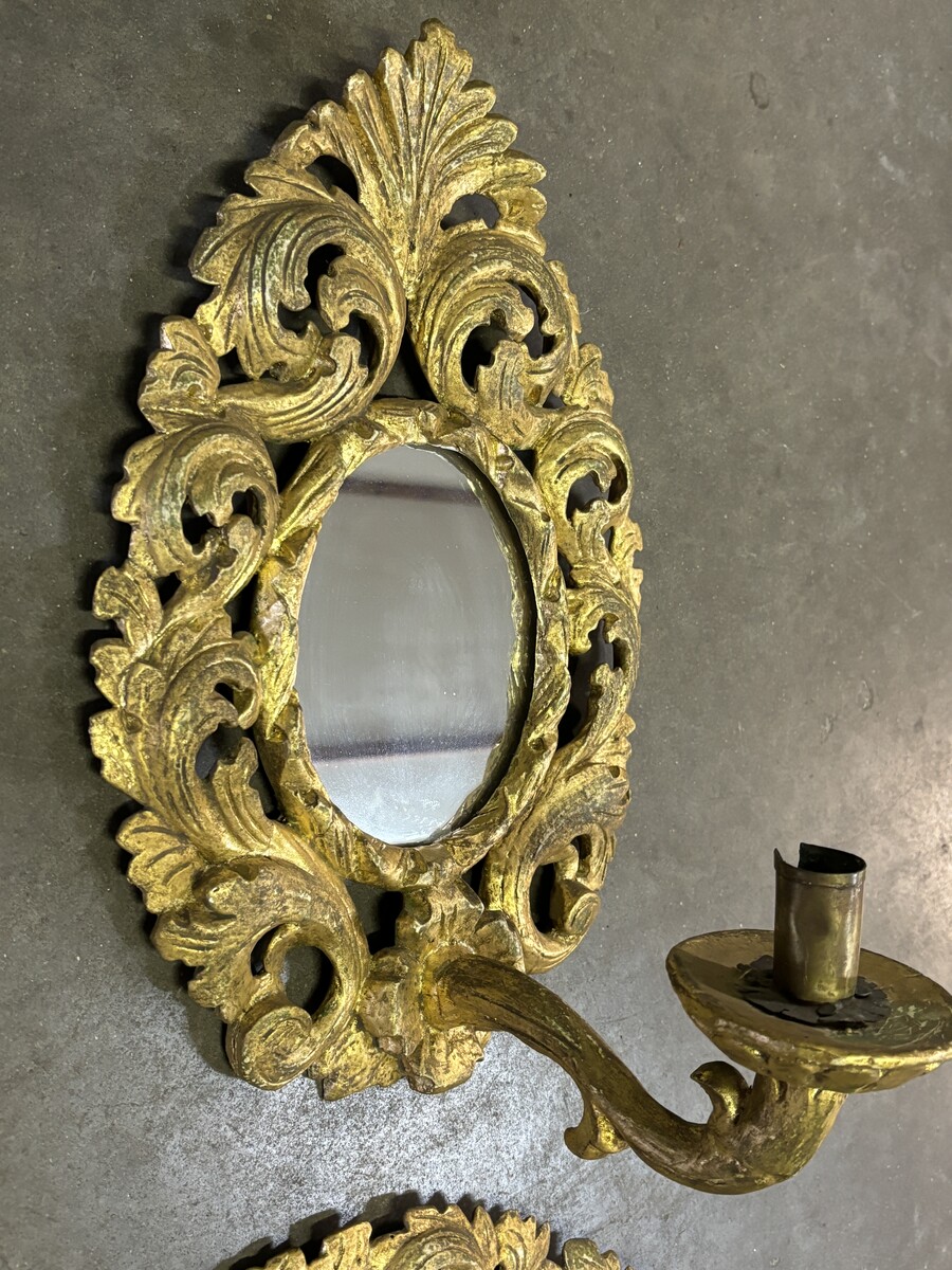 Pair of 19th century gilded wood wall lights with mirror. Pair of decorative sconces in carved wood for candles. Dimensions:  Height : 41 cm Width : 27 cm Depth : 21 cm Both in very good condition, 19th century.