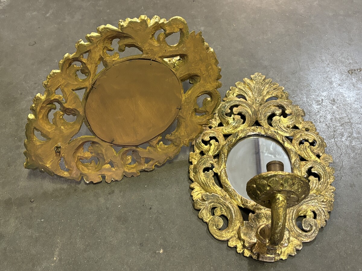 Pair of 19th century gilded wood wall lights with mirror. Pair of decorative sconces in carved wood for candles. Dimensions:  Height : 41 cm Width : 27 cm Depth : 21 cm Both in very good condition, 19th century.