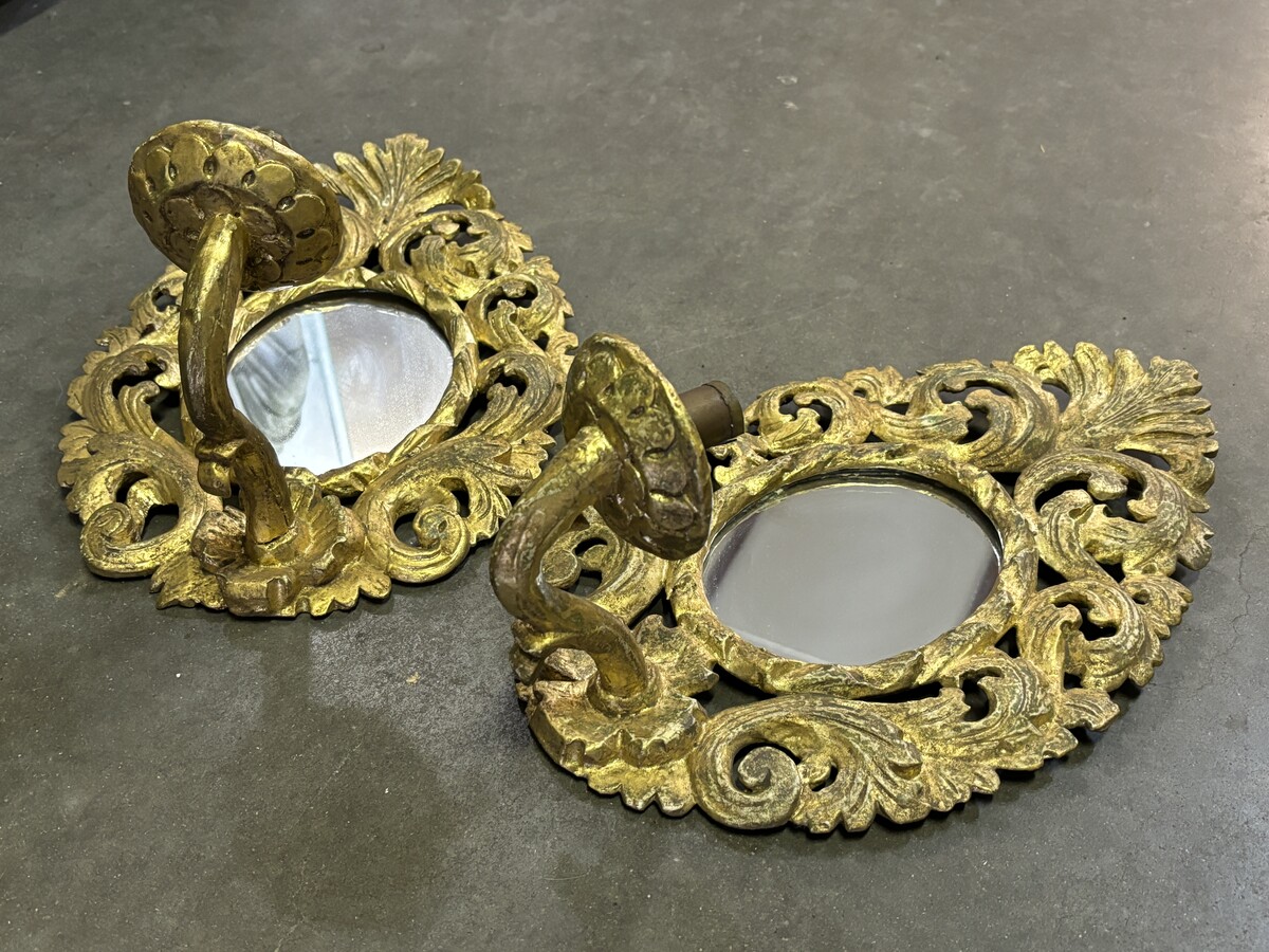 Pair of 19th century gilded wood wall lights with mirror. Pair of decorative sconces in carved wood for candles. Dimensions:  Height : 41 cm Width : 27 cm Depth : 21 cm Both in very good condition, 19th century.