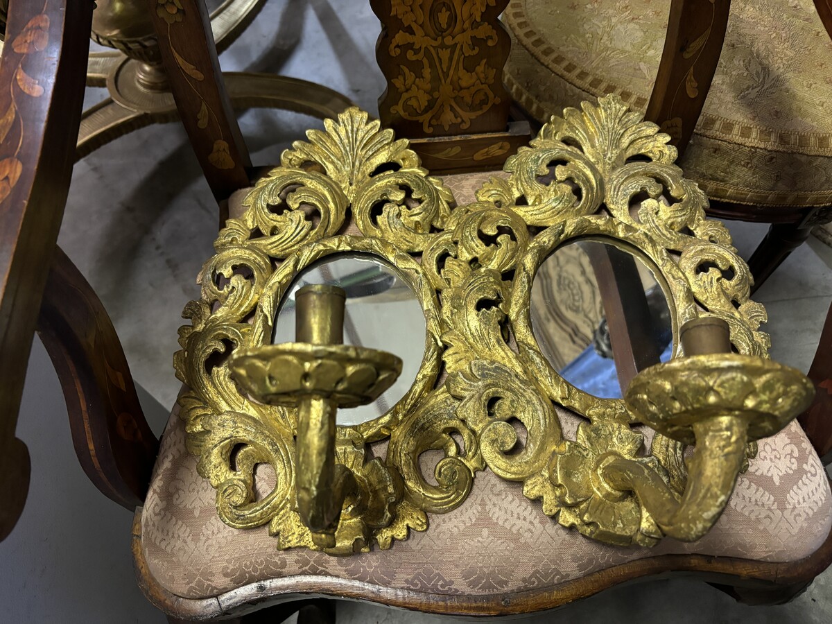 Pair of 19th century gilded wood wall lights with mirror. Pair of decorative sconces in carved wood for candles. Dimensions:  Height : 41 cm Width : 27 cm Depth : 21 cm Both in very good condition, 19th century.