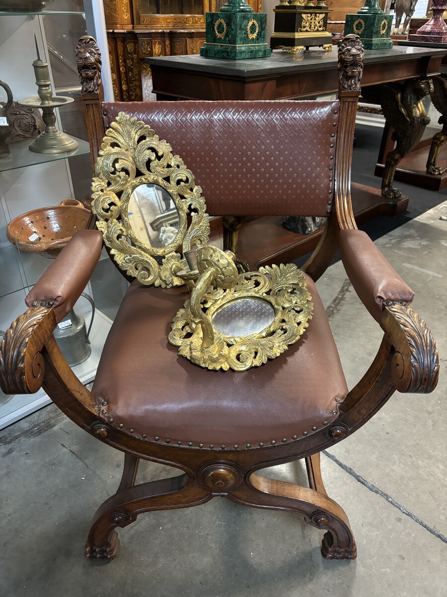 Pair of 19th century gilded wood wall lights with mirror. Pair of decorative sconces in carved wood for candles. Dimensions:  Height : 41 cm Width : 27 cm Depth : 21 cm Both in very good condition, 19th century.