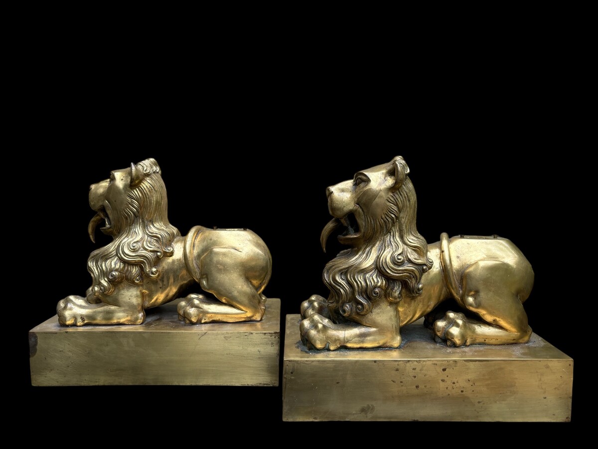 Pair of gilt bronze lions on plinth early 19th century. Very decorative lions formerly served as the leg of a very large candlestick or furniture. Very suitable to make them into beautiful lamp bases or just to put down as decorative objects.