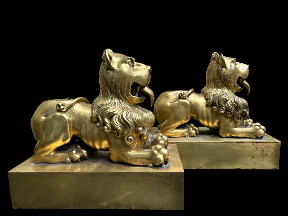 Pair of gilt bronze lions on plinth early 19th century. Very decorative lions formerly served as the leg of a very large candlestick or furniture. Very suitable to make them into beautiful lamp bases or just to put down as decorative objects.