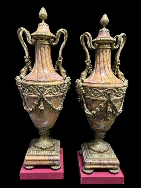 Pair of large castle vases in marble and gilt bronze 19thC. ( 80 cm ) Vases of very high quality with a height of 80 cm! In good condition with some flaws ( 1 lid needs restoration and 1 piece of bronze is missing ). Dimensions : Height : 80 cm 