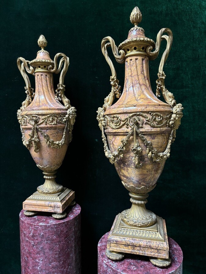 Pair of large castle vases in marble and gilt bronze 19thC. ( 80 cm ) Vases of very high quality with a height of 80 cm! In good condition with some flaws ( 1 lid needs restoration and 1 piece of bronze is missing ). Dimensions : Height : 80 cm 