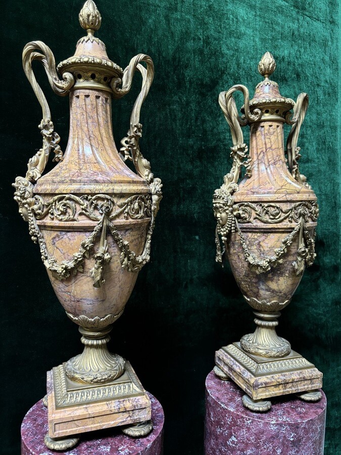 Pair of large castle vases in marble and gilt bronze 19thC. ( 80 cm ) Vases of very high quality with a height of 80 cm! In good condition with some flaws ( 1 lid needs restoration and 1 piece of bronze is missing ). Dimensions : Height : 80 cm 