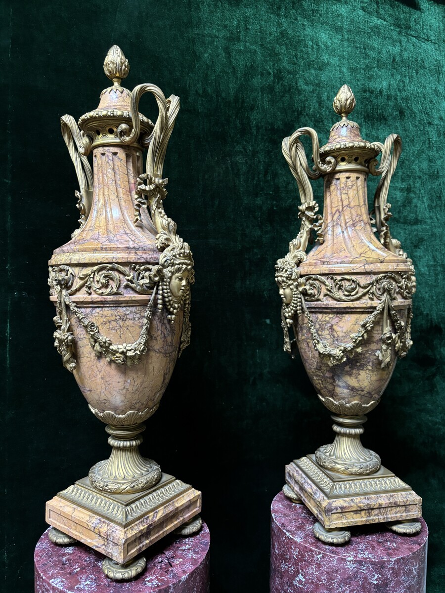 Pair of large castle vases in marble and gilt bronze 19thC. ( 80 cm ) Vases of very high quality with a height of 80 cm! In good condition with some flaws ( 1 lid needs restoration and 1 piece of bronze is missing ). Dimensions : Height : 80 cm Width : 29