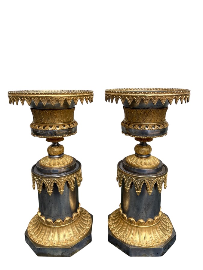 Pair of large cathedral style cassolettes in gilded bronze with mercury and silverplated patina from the Charles X period, early 19th century. Octagonal base which gives them a lot of character, a wide neck for opulence. 