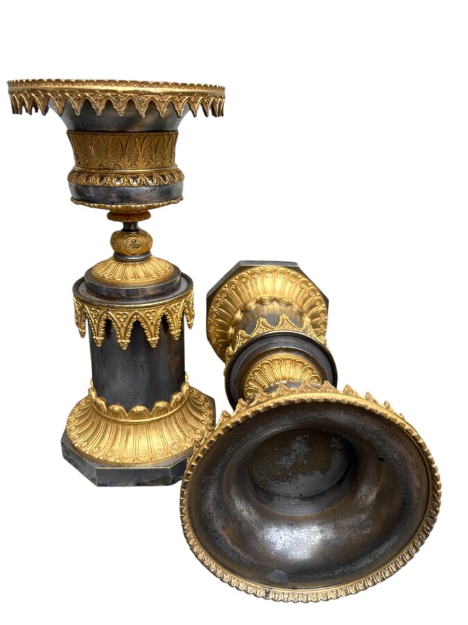 Pair of large cathedral style cassolettes in gilded bronze with mercury and silverplated patina from the Charles X period, early 19th century. Octagonal base which gives them a lot of character, a wide neck for opulence. 