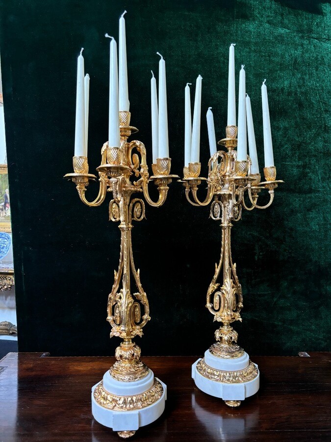 Pair of large gilt bronze candlesticks Napoleon III Very elegant candlesticks with 7 candleholders , decorated with ornaments and resting on a gilt bronze / white marble base Dimensions : Height : 74 cm Width : 31 cm Both are in very good condition