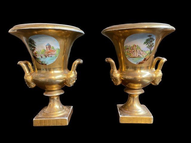 Pair of large Medici porcelain vases, Paris 19th century Very decorative gilded vases with landscape paintings. Both in good condition with some wear to the gold. Dimensions: Height: 37 cm Diameter : 28 cm Base: 13 x 13 cm Paris, 19th century
