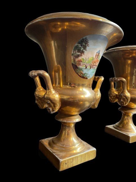 Pair of large Medici porcelain vases, Paris 19th century Very decorative gilded vases with landscape paintings. Both in good condition with some wear to the gold. Dimensions: Height: 37 cm Diameter : 28 cm Base: 13 x 13 cm Paris, 19th century