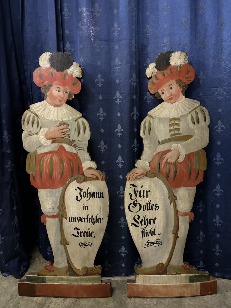 Pair of painted wooden chémineé guardians, 18th century Highly decorative painted pinewood sculptures inscribed with German texts. Dimensions: Height: 94 / 95 cm Width : 35 / 36,5 cm Depth : 16 cm In good condition, Germany, late 18th century