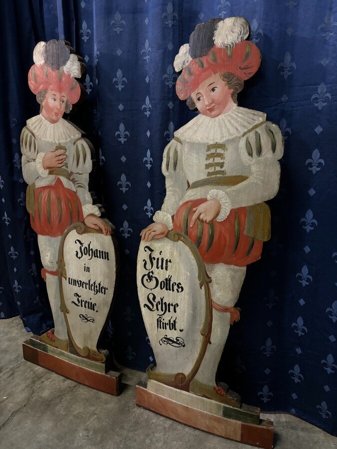 Pair of painted wooden chémineé guardians, 18th century Highly decorative painted pinewood sculptures inscribed with German texts. Dimensions: Height: 94 / 95 cm Width : 35 / 36,5 cm Depth : 16 cm In good condition, Germany, late 18th century