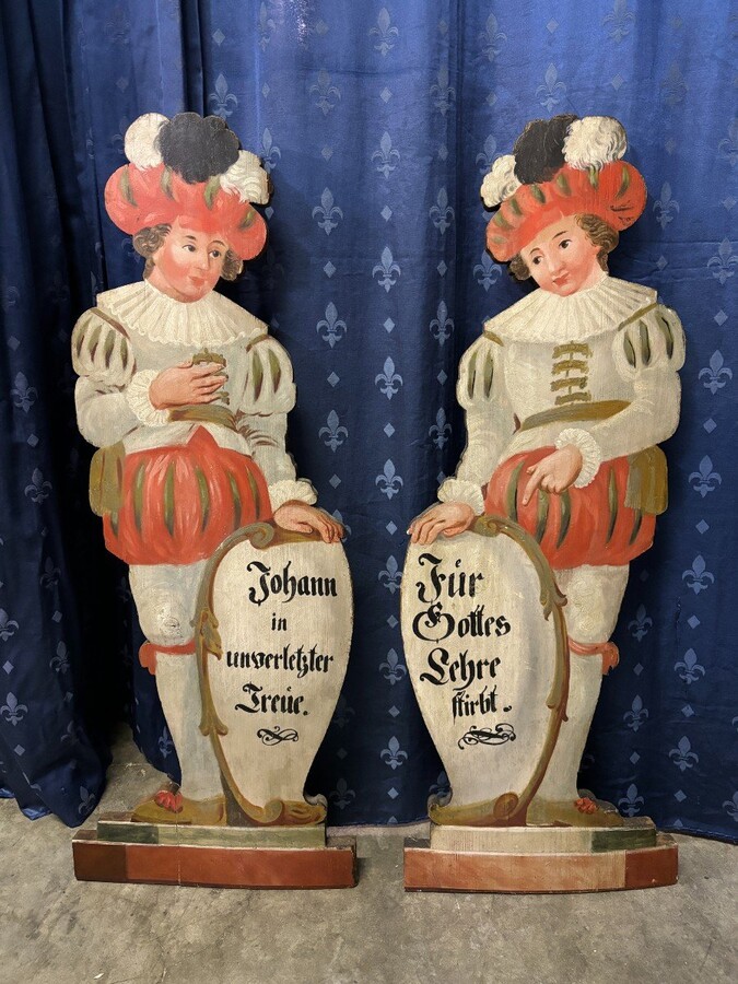 Pair of painted wooden chémineé guardians, 18th century Highly decorative painted pinewood sculptures inscribed with German texts. Dimensions: Height: 94 / 95 cm Width : 35 / 36,5 cm Depth : 16 cm In good condition, Germany, late 18th century