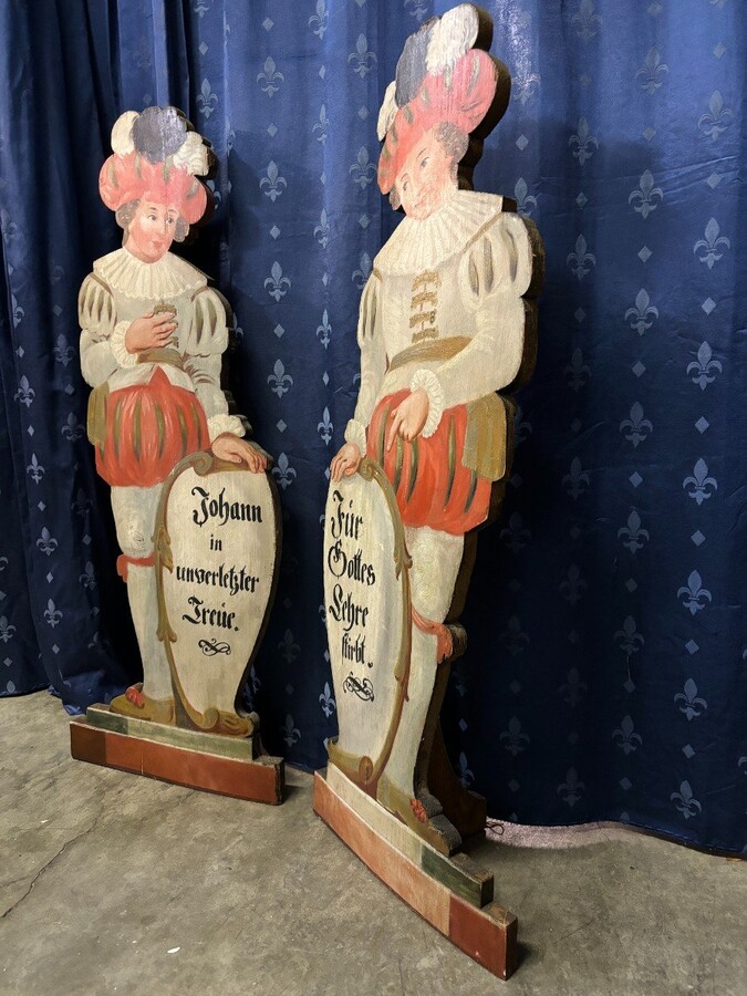 Pair of painted wooden chémineé guardians, 18th century Highly decorative painted pinewood sculptures inscribed with German texts. Dimensions: Height: 94 / 95 cm Width : 35 / 36,5 cm Depth : 16 cm In good condition, Germany, late 18th century